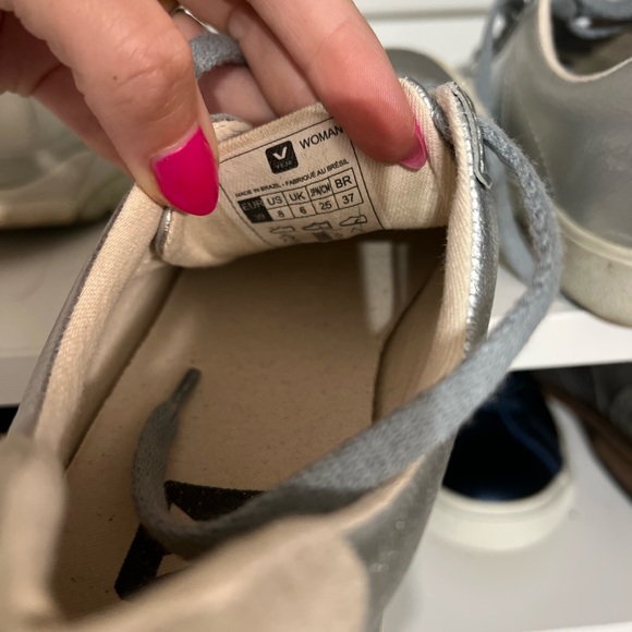 VEJA WOMEN'S CAMPO SILVER AND WHITE CHROMEFREE LEATHER SNEAKER 39 - Picture 3 of 12